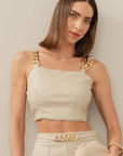 Top Regata Cropped de Couro com Detalhe em Metal Dourado