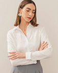 Camisa Feminina de Seda Elegante com Detalhes em Pérolas